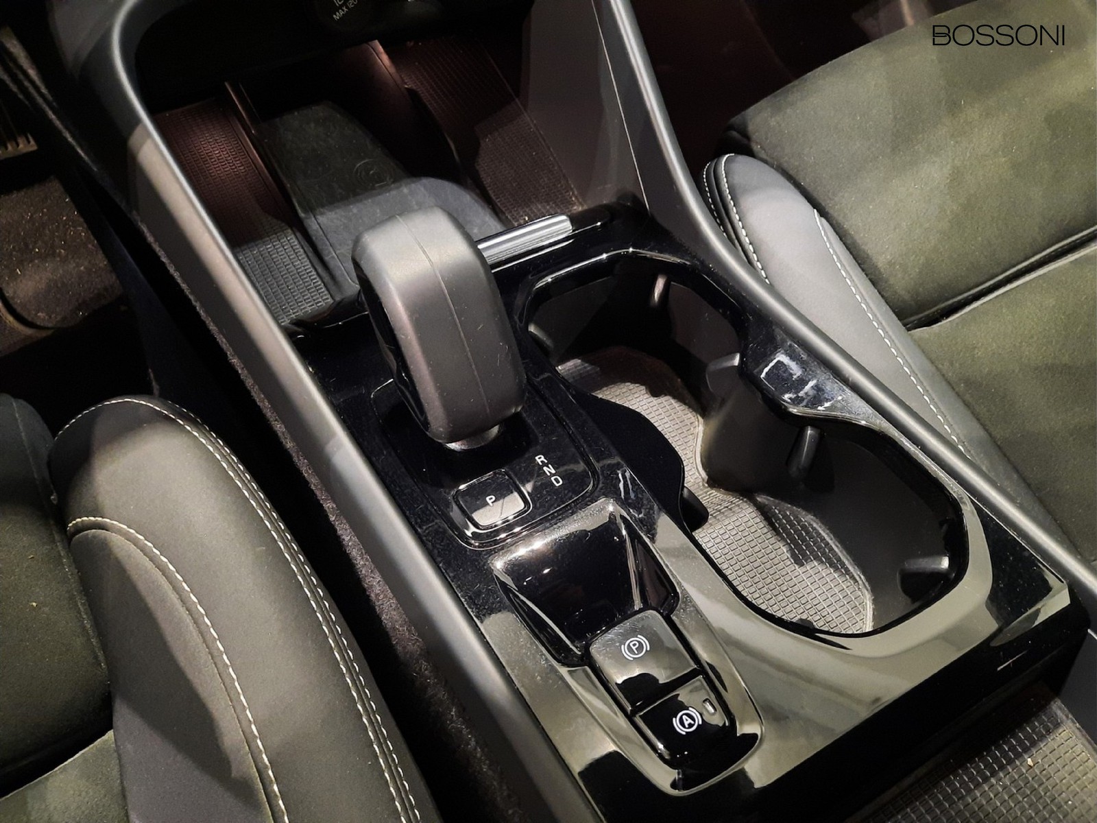16 - Volvo XC40 1.5 t5 recharge plug-in-hybrid ultimate bright automatico