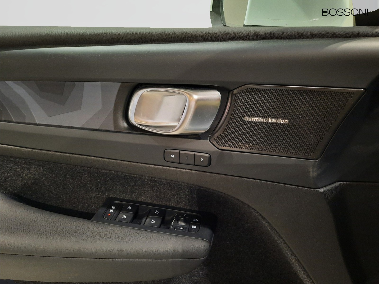 26 - Volvo XC40 1.5 t5 recharge plug-in-hybrid ultimate bright automatico