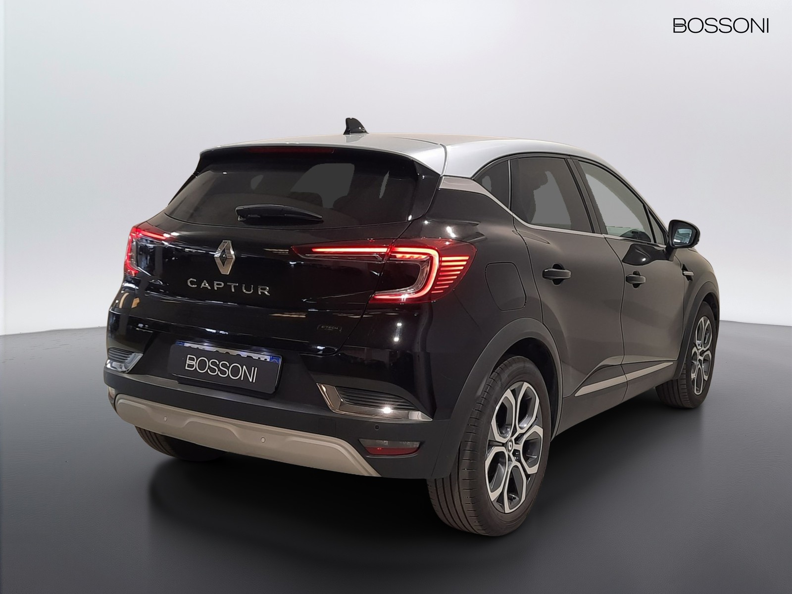 4 - Renault Captur 1.6 e-tech full hybrid techno auto 145cv