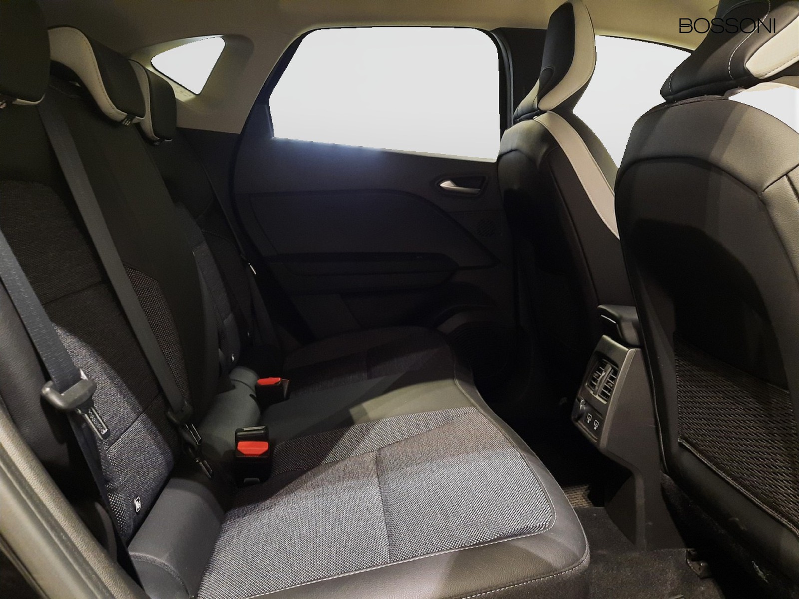 10 - Renault Captur 1.6 e-tech full hybrid techno auto 145cv