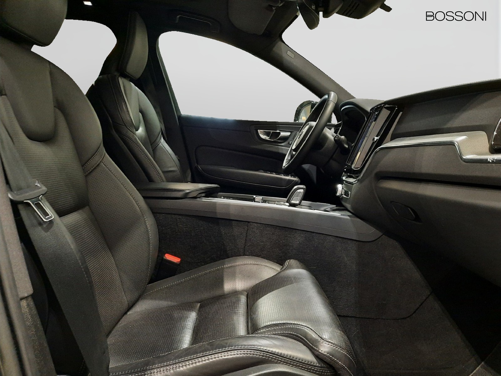 8 - Volvo XC60 2.0 b4 plus dark awd automatico