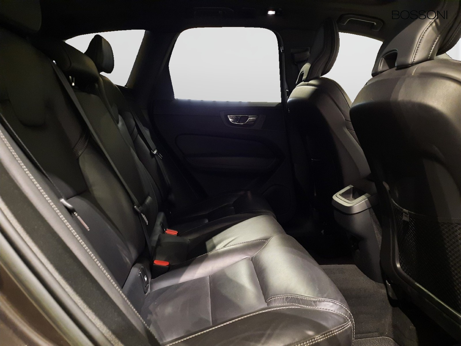 9 - Volvo XC60 2.0 b4 plus dark awd automatico