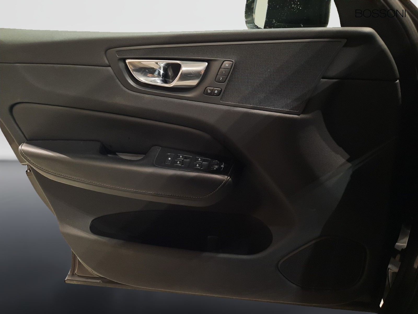 26 - Volvo XC60 2.0 b4 plus dark awd automatico