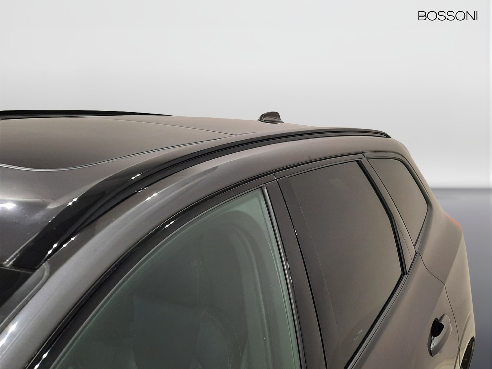 27 - Volvo XC60 2.0 b4 plus dark awd automatico