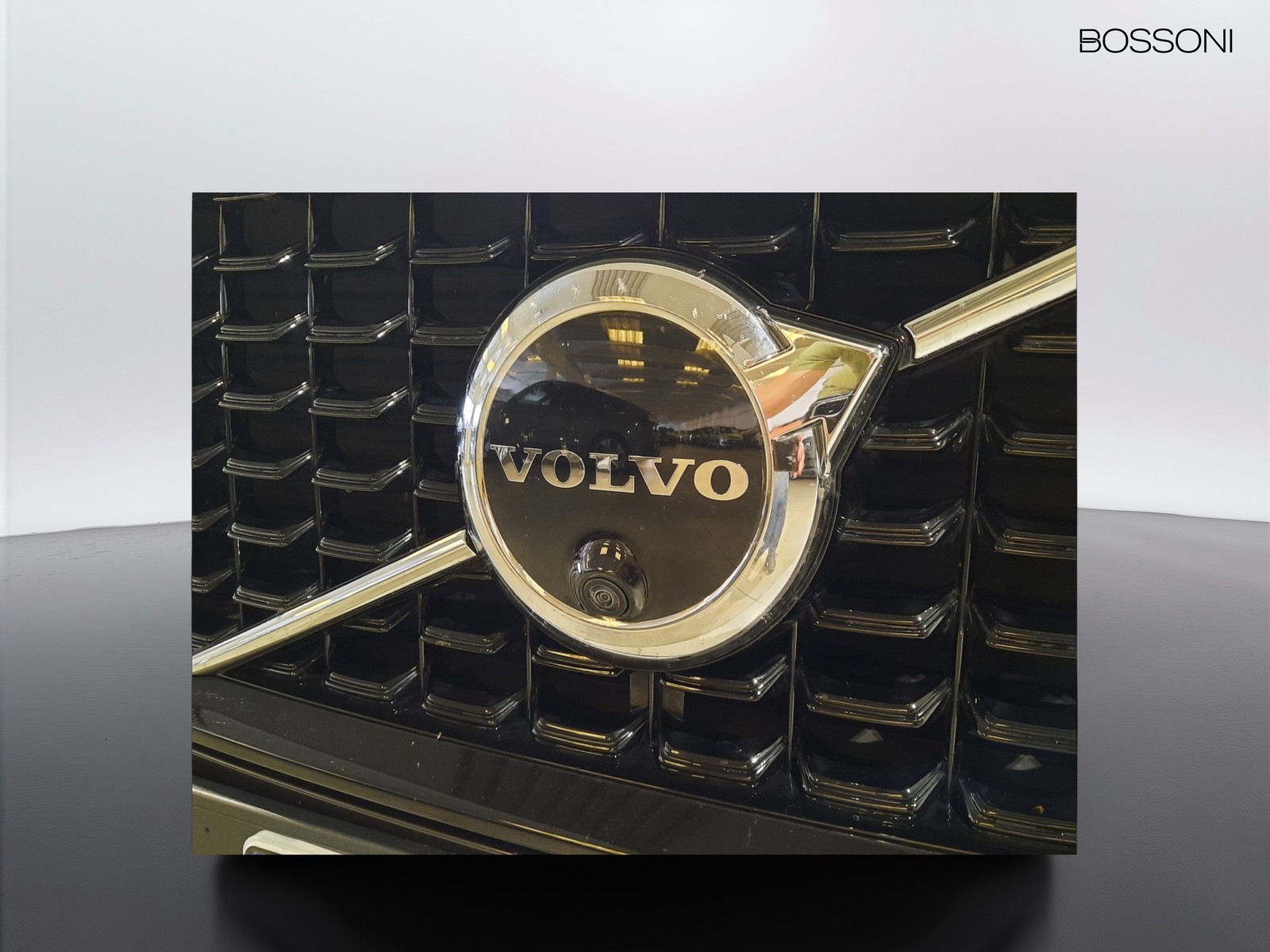 28 - Volvo XC60 2.0 b4 plus dark awd automatico