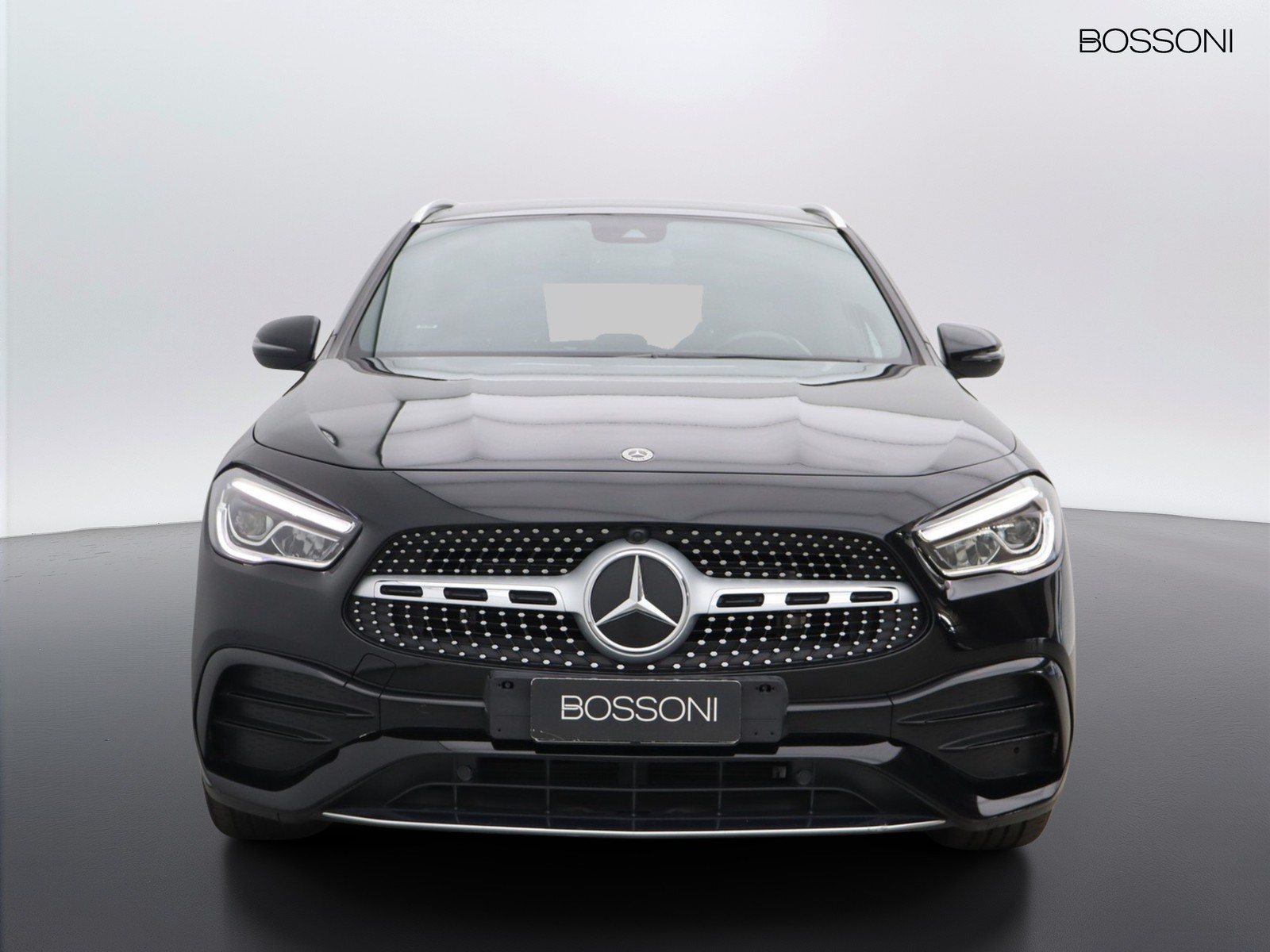 2 - Mercedes GLA 180 d premium 8g-dct