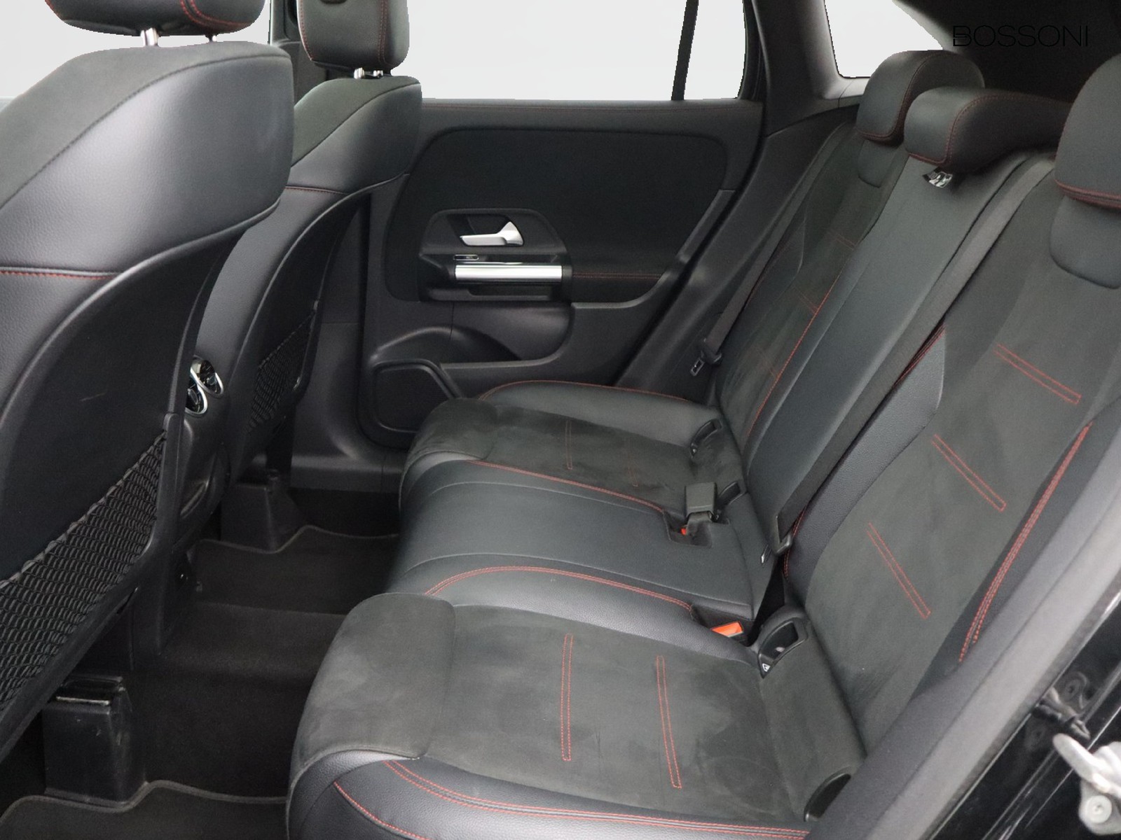 8 - Mercedes GLA 180 d premium 8g-dct