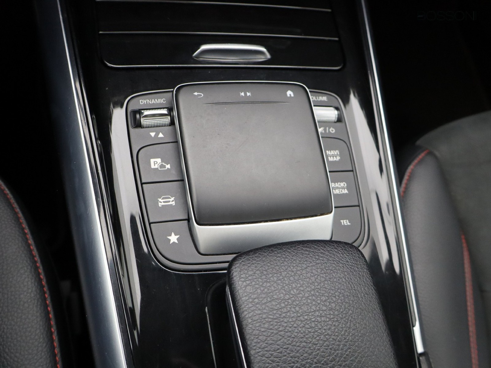 14 - Mercedes GLA 180 d premium 8g-dct