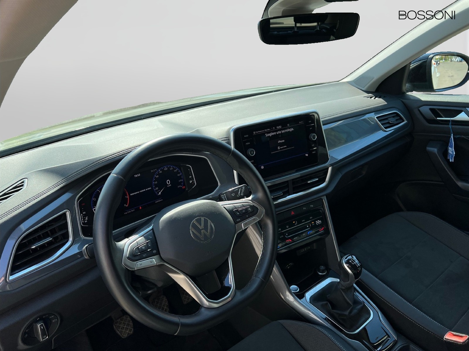 6 - Volkswagen T-Roc 1.0 tsi 110cv style