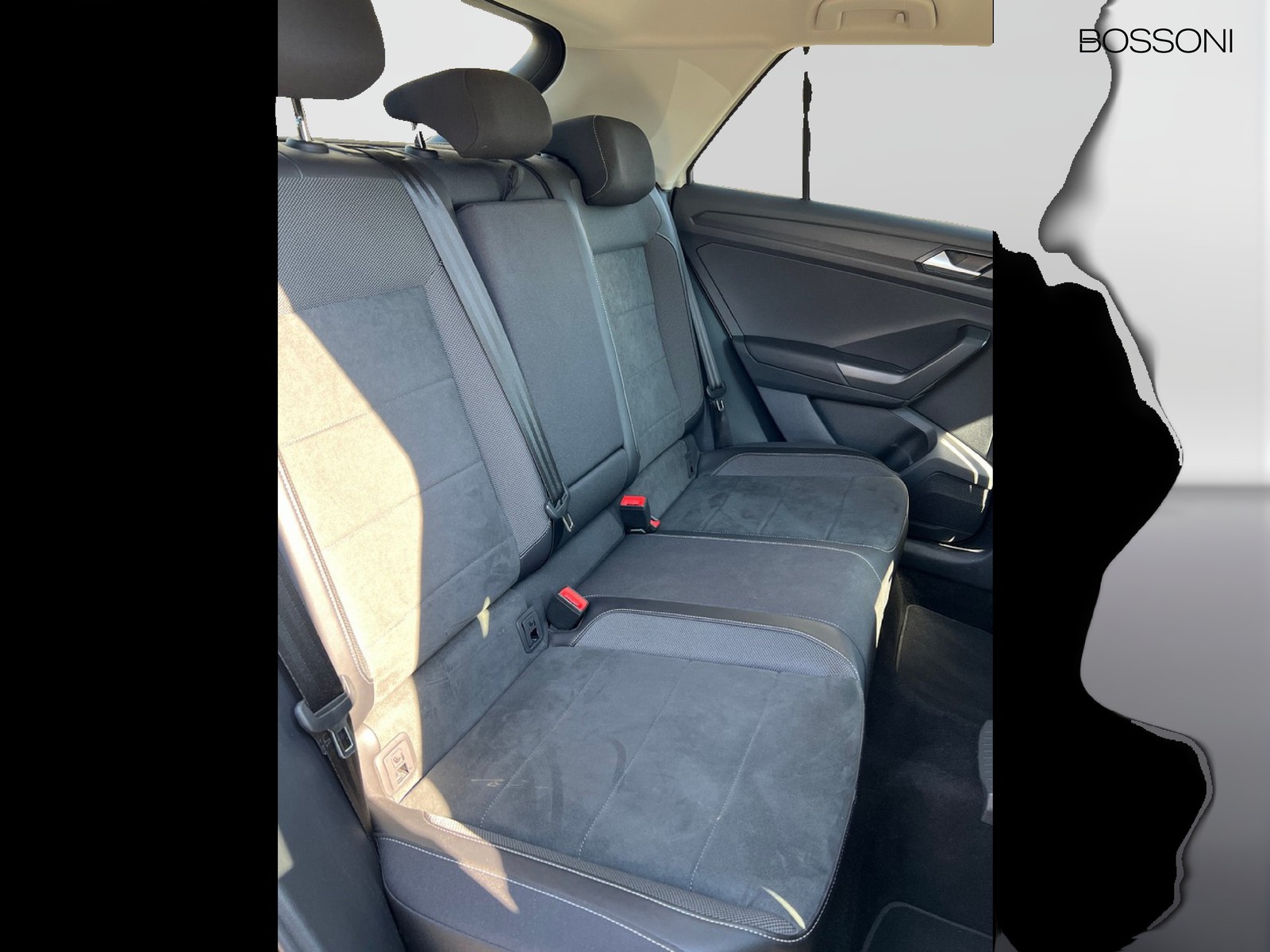 12 - Volkswagen T-Roc 1.0 tsi 110cv style
