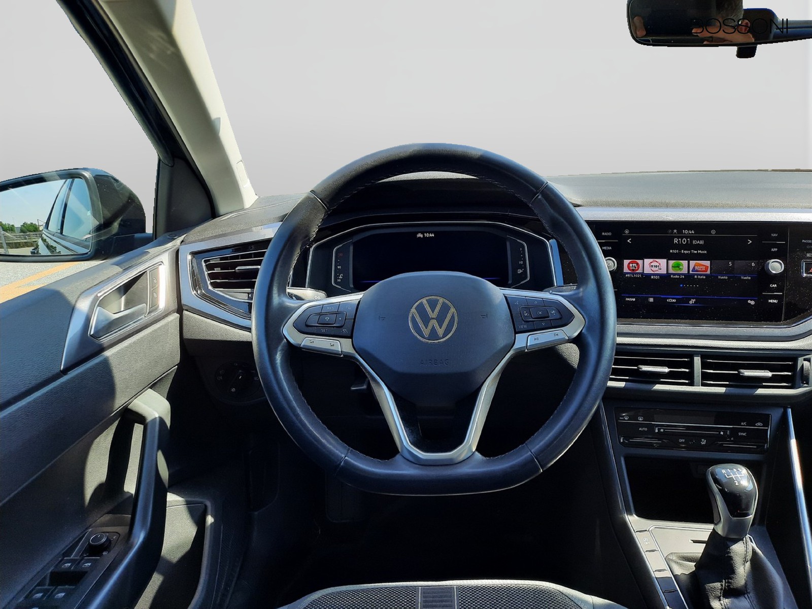8 - Volkswagen Polo 1.0 tsi 95cv style