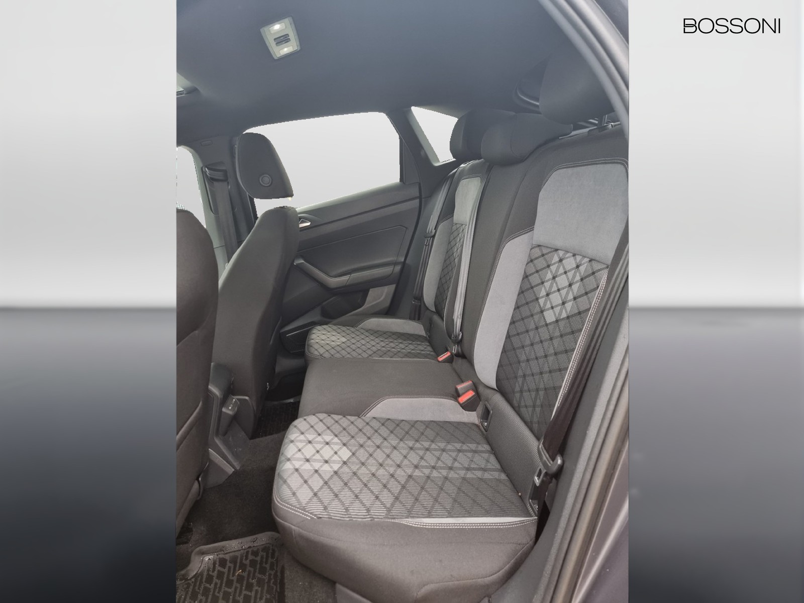 9 - Volkswagen Taigo 1.0 tsi 110cv r-line dsg