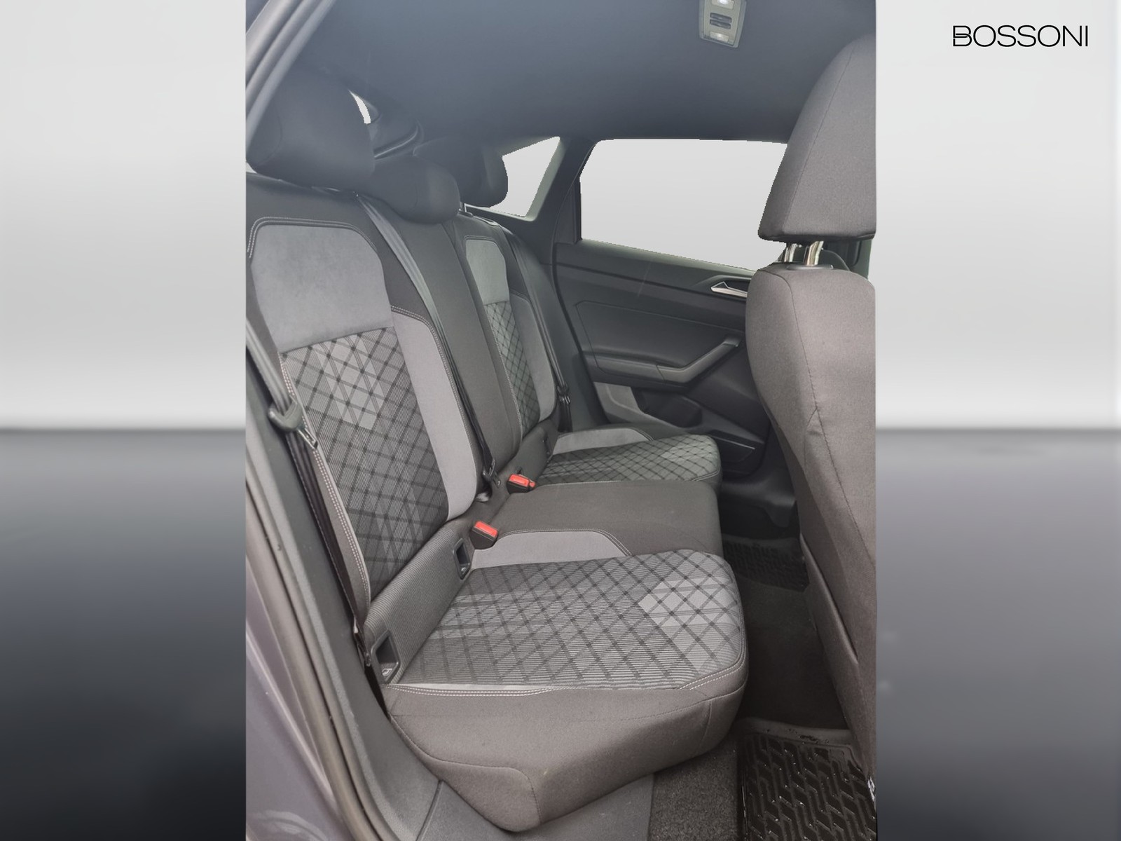 12 - Volkswagen Taigo 1.0 tsi 110cv r-line dsg