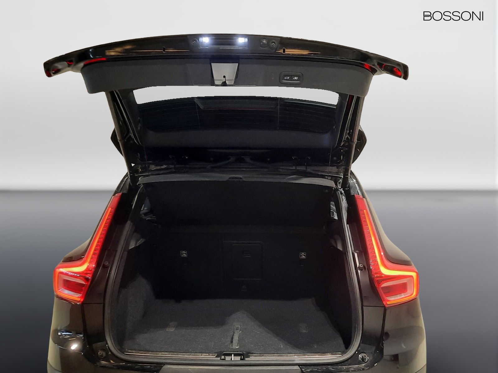14 - Volvo XC40 2.0 b3 plus bright automatico