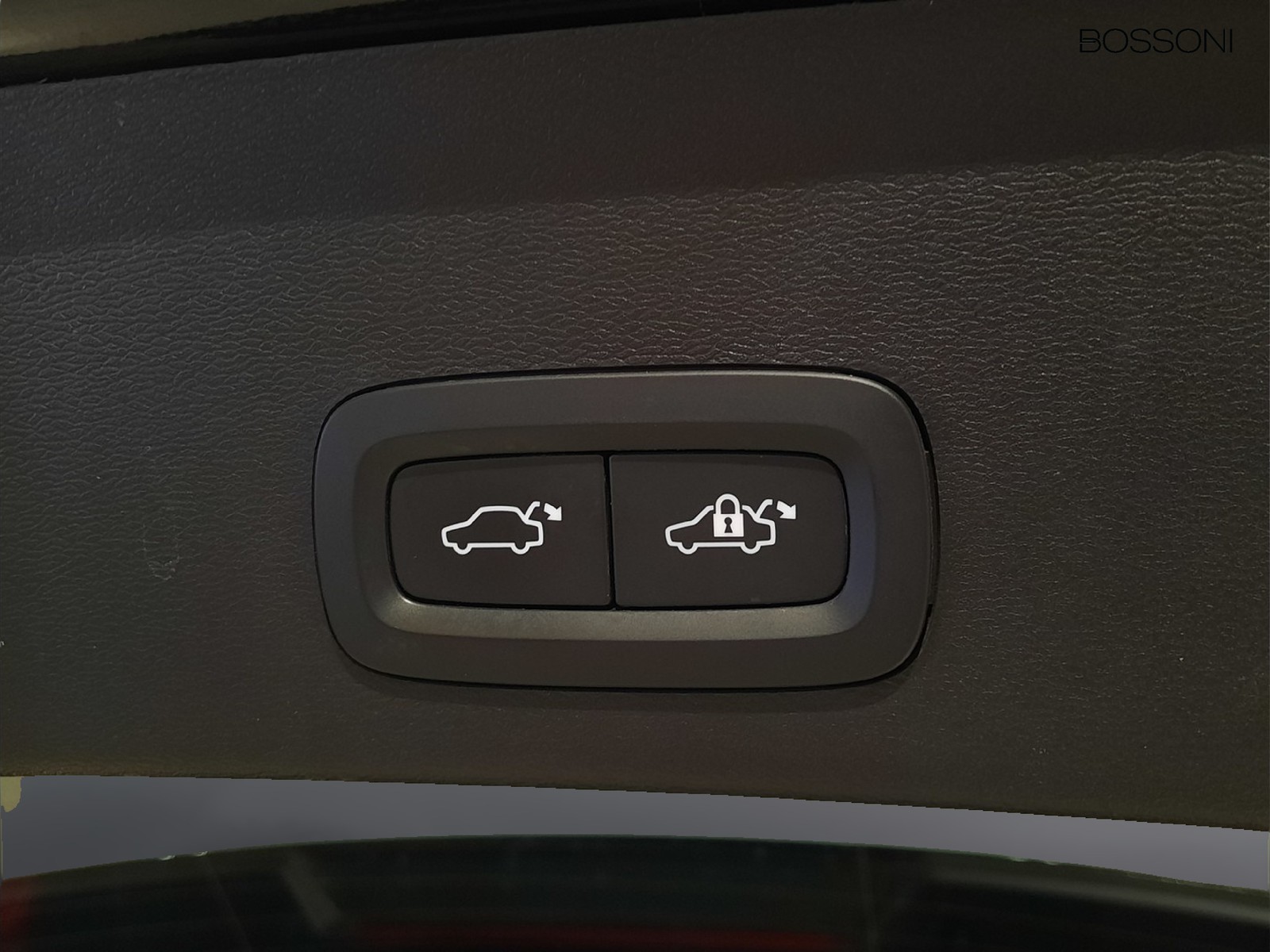 15 - Volvo XC40 2.0 b3 plus bright automatico