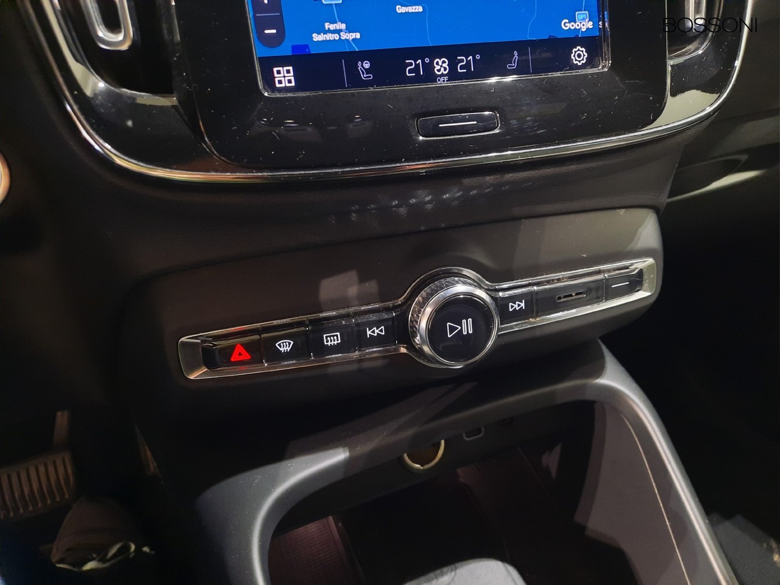17 - Volvo XC40 2.0 b3 plus bright automatico