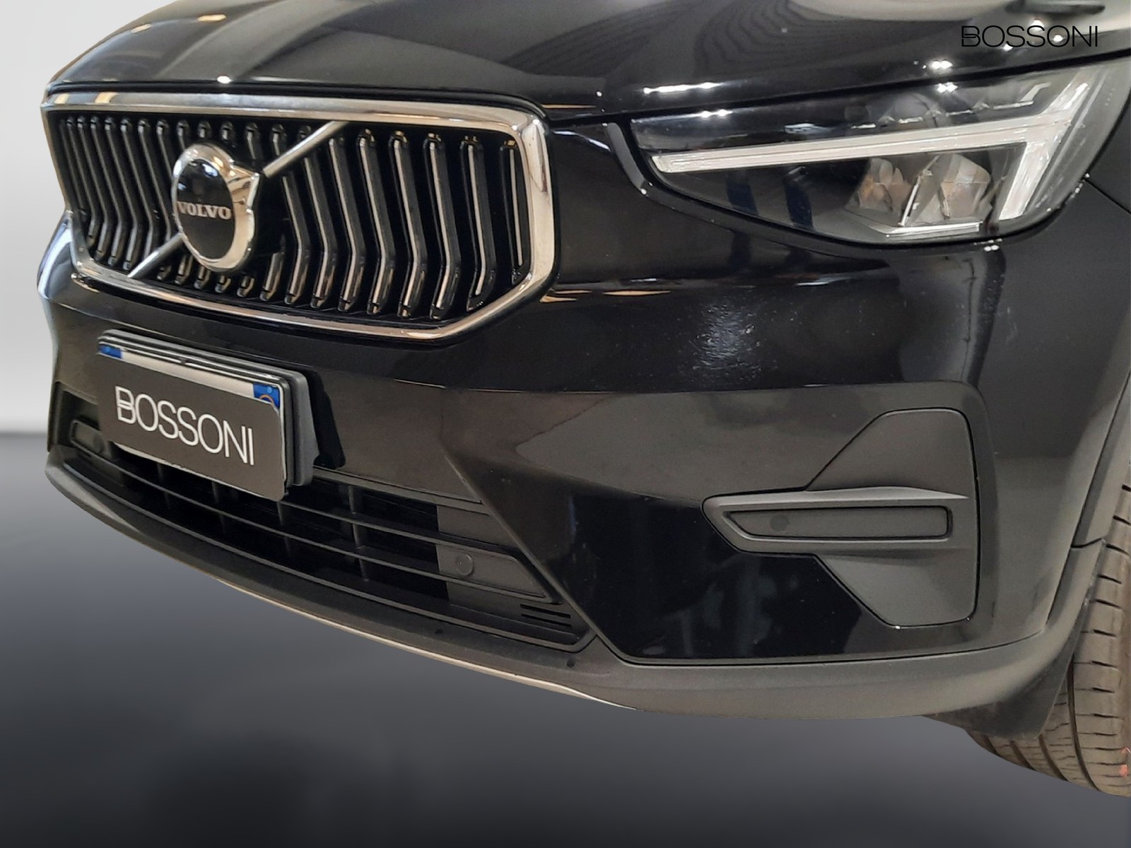 24 - Volvo XC40 2.0 b3 plus bright automatico