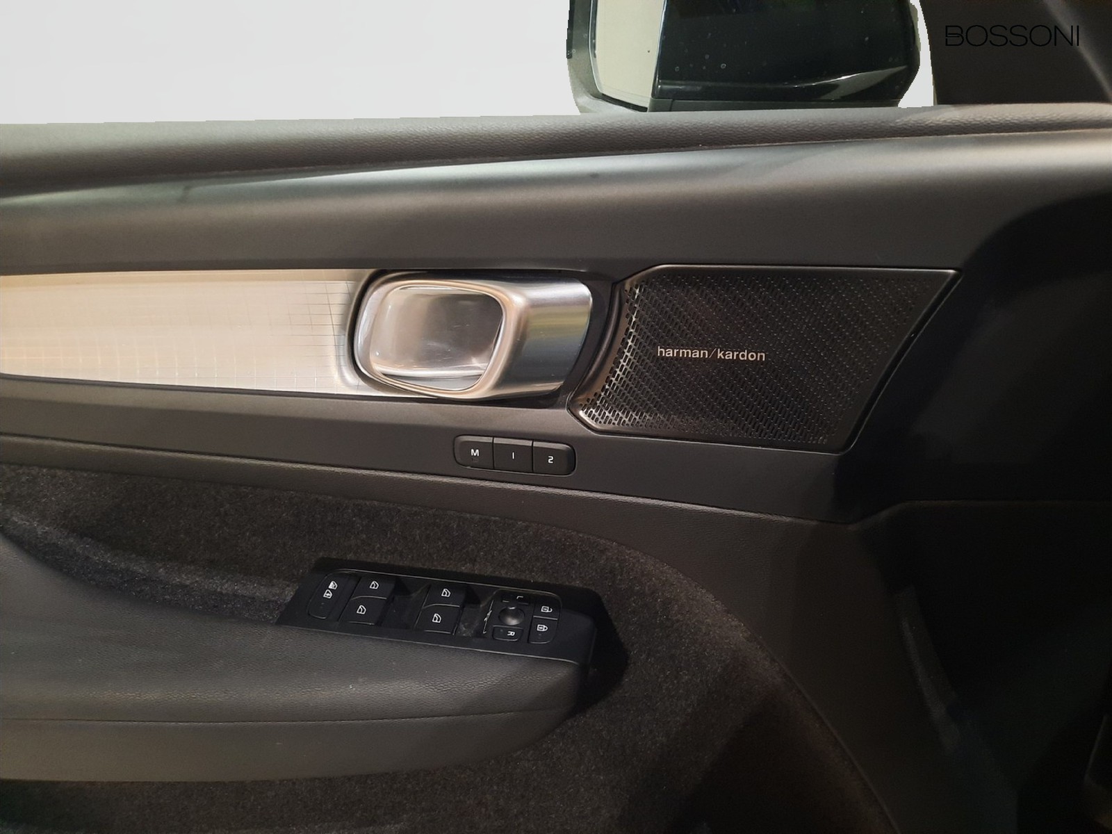26 - Volvo XC40 2.0 b3 plus bright automatico