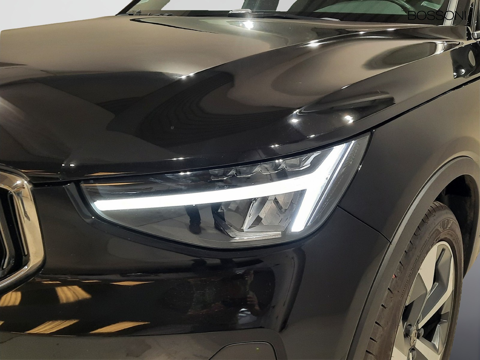 27 - Volvo XC40 2.0 b3 plus bright automatico