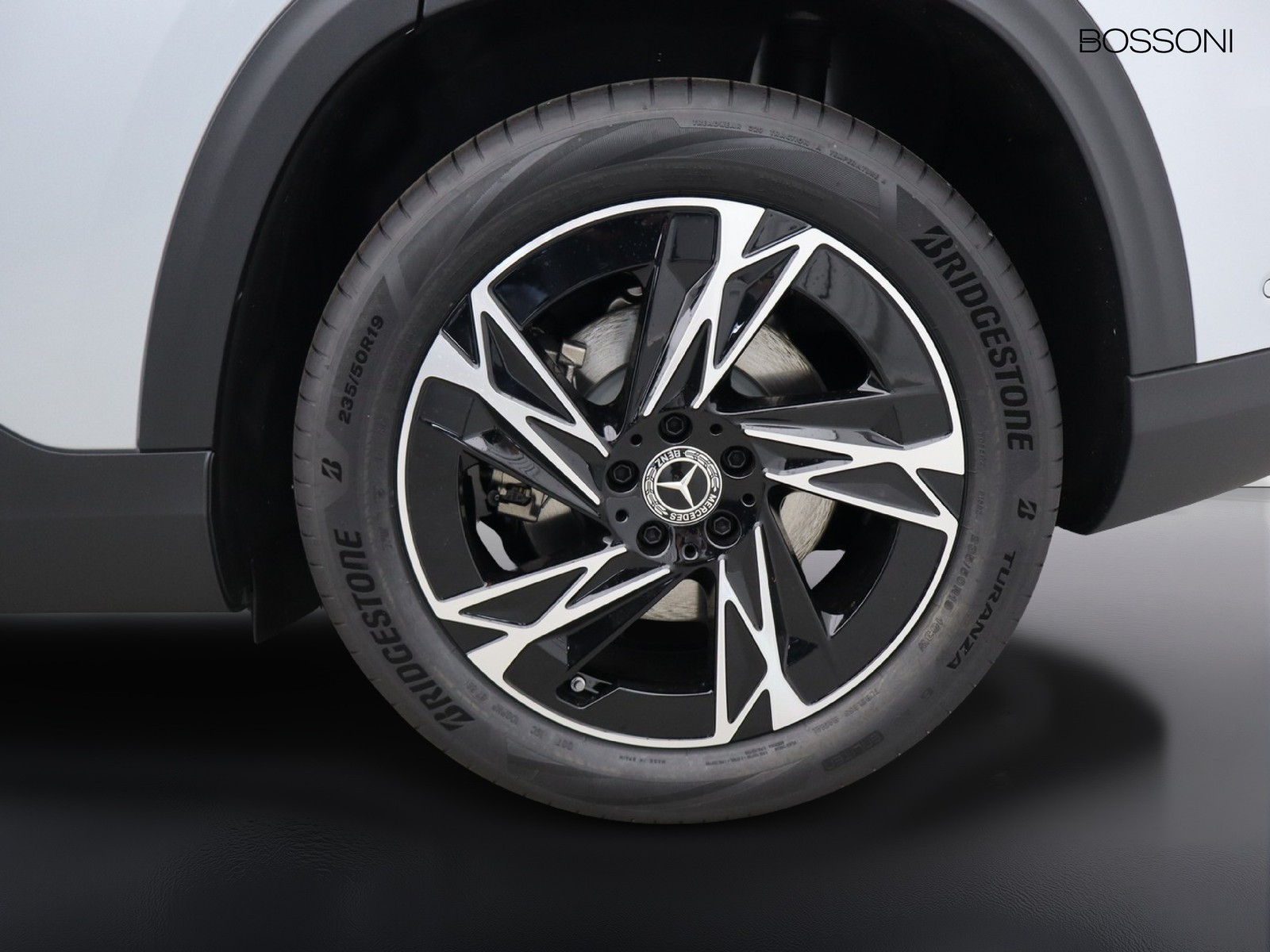4 - Mercedes GLB 200 advanced plus 4matic 8g-edct