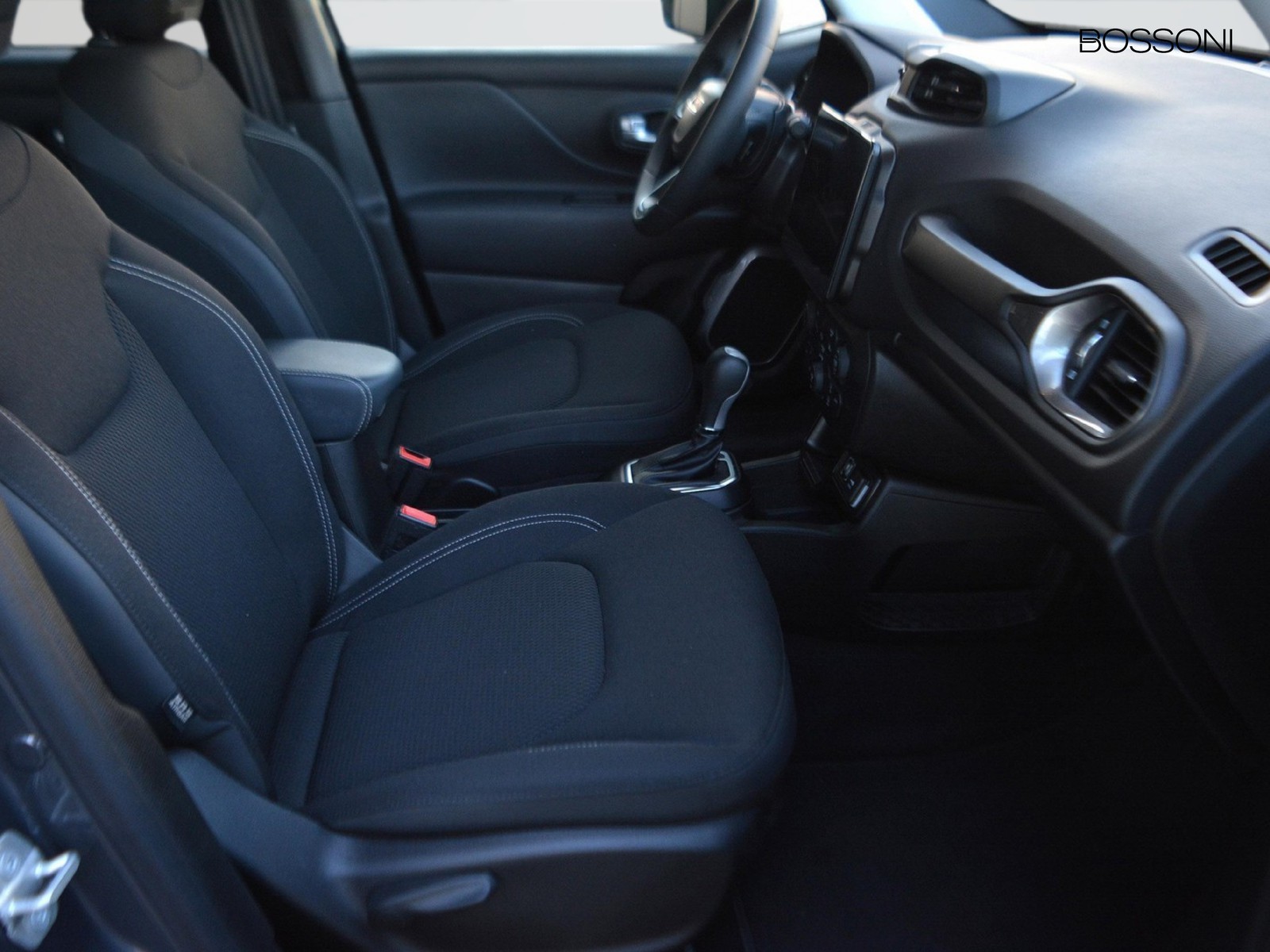 5 - Jeep Renegade 1.5 turbo t4 mhev summit 2wd