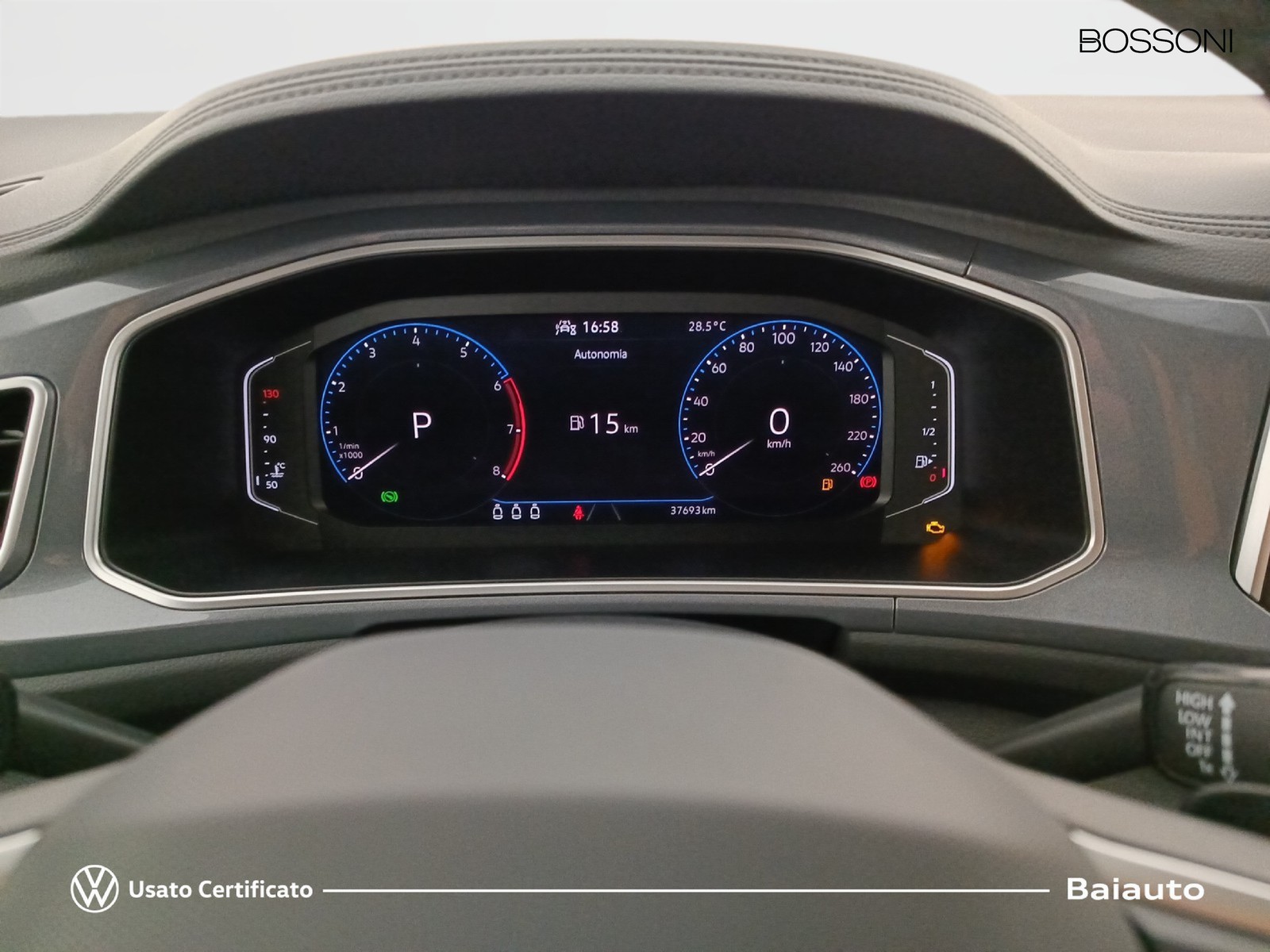 9 - Volkswagen T-Roc 1.5 tsi act style dsg