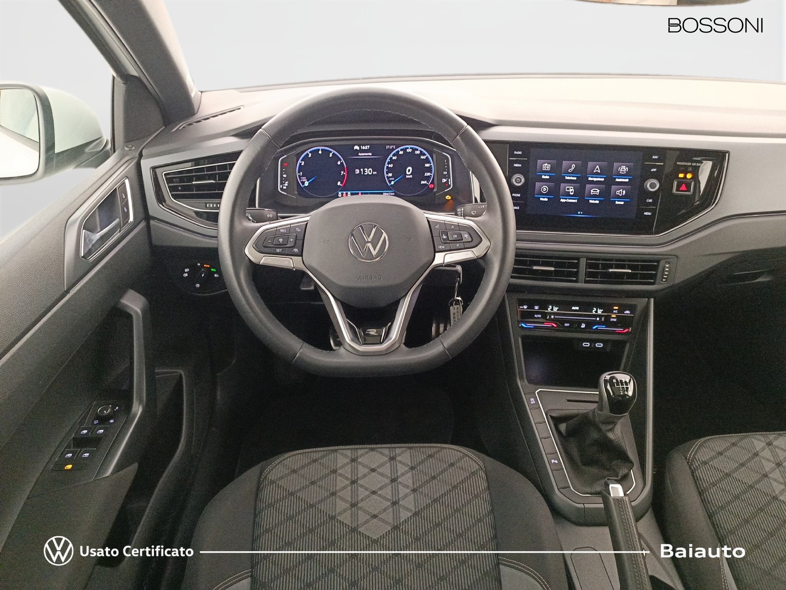 8 - Volkswagen Taigo 1.0 tsi 110cv r-line