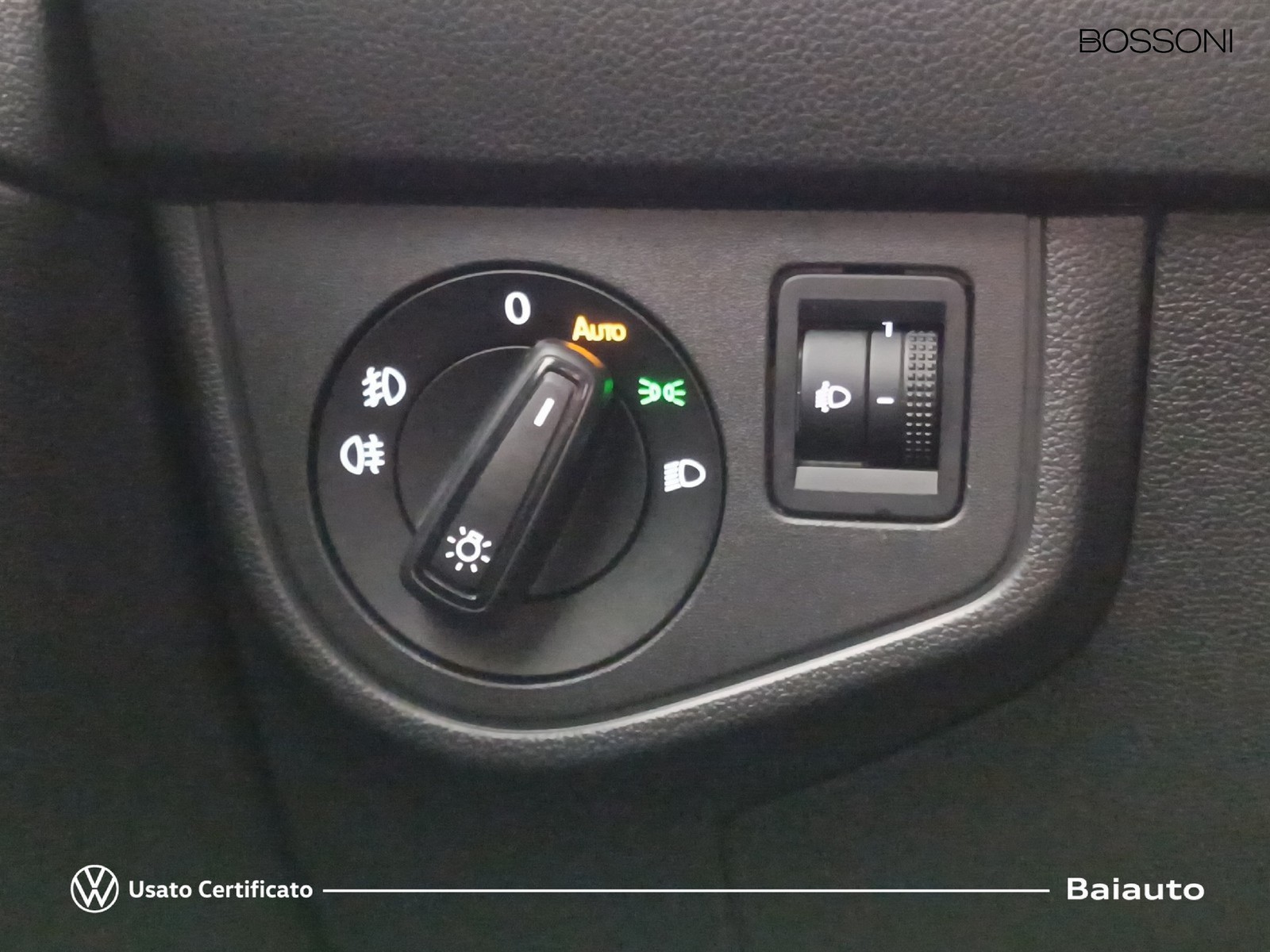 16 - Volkswagen Taigo 1.0 tsi 110cv r-line