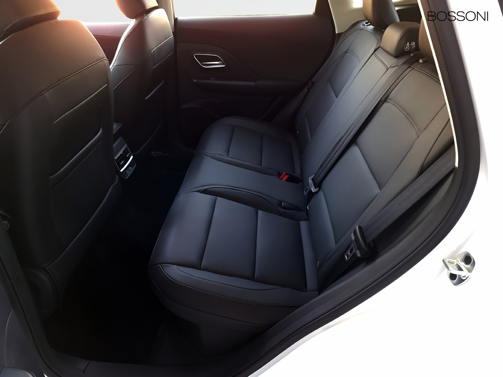 12 - Mg ZS 1.5 hybrid+ luxury auto