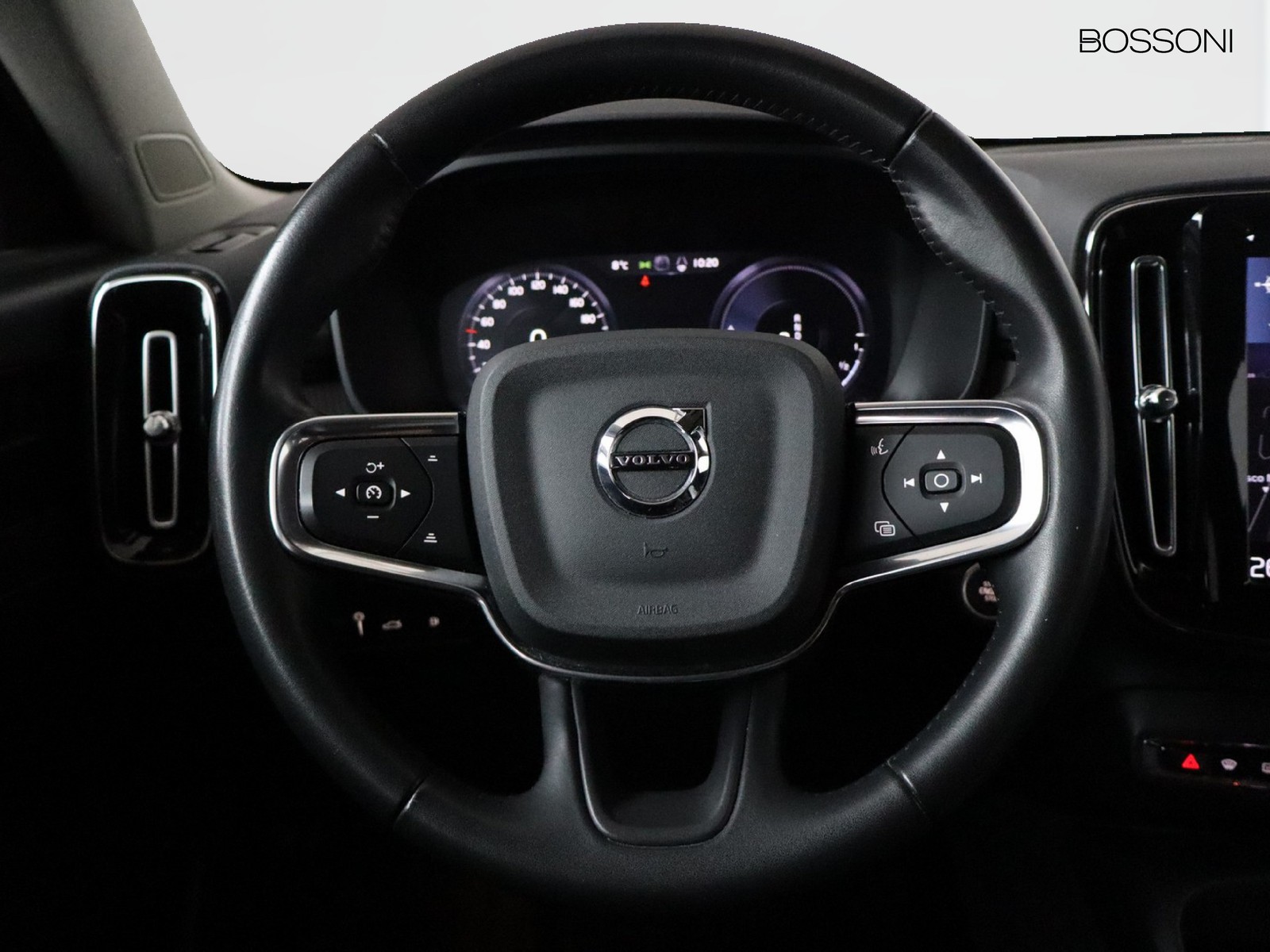 16 - Volvo XC40 1.5 t4 recharge plug-in-hybrid inscription geartronic my21