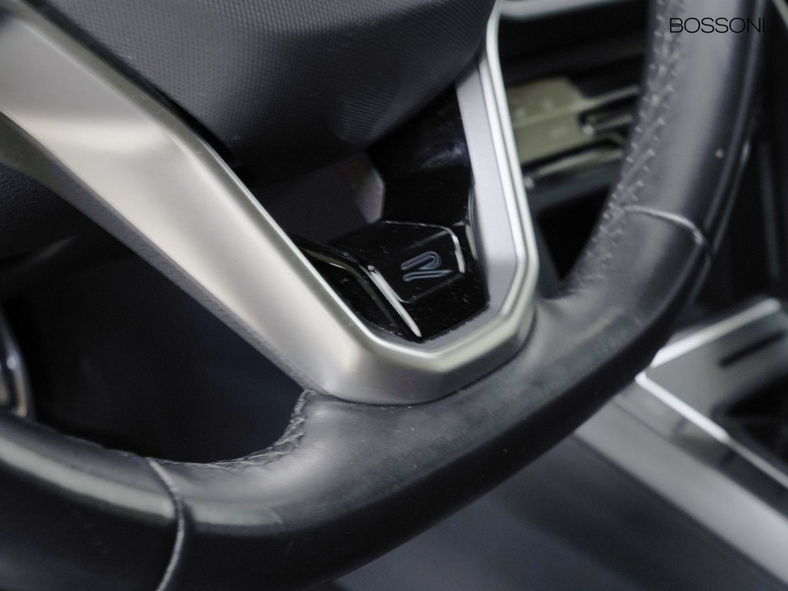 26 - Volkswagen Polo 1.0 tsi 95cv r line