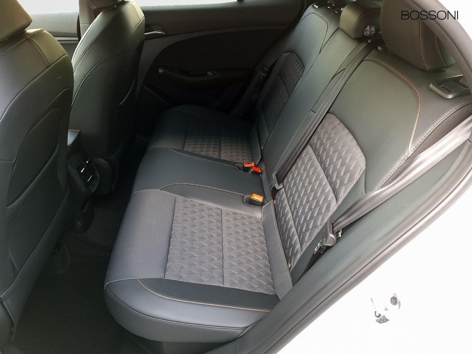 12 - Mg MG3 1.5 hybrid+ luxury