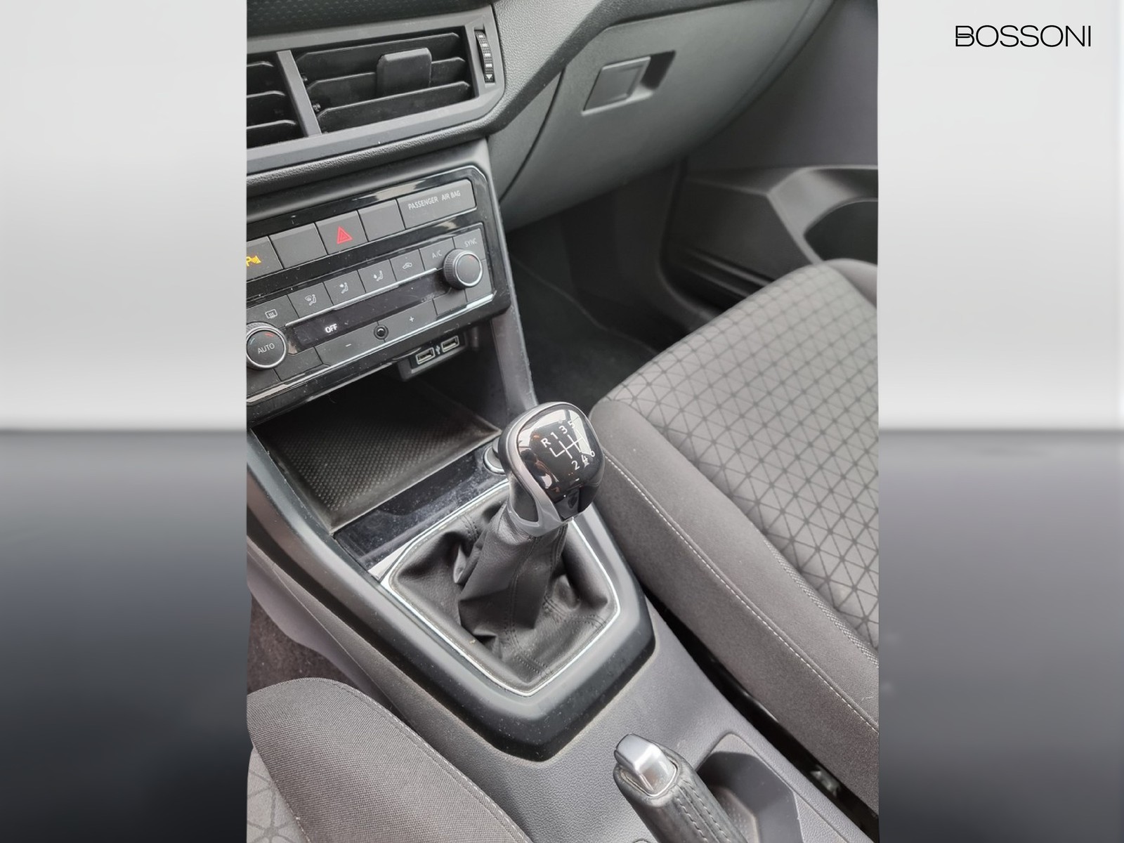 8 - Volkswagen T-Cross 1.0 tsi first edition