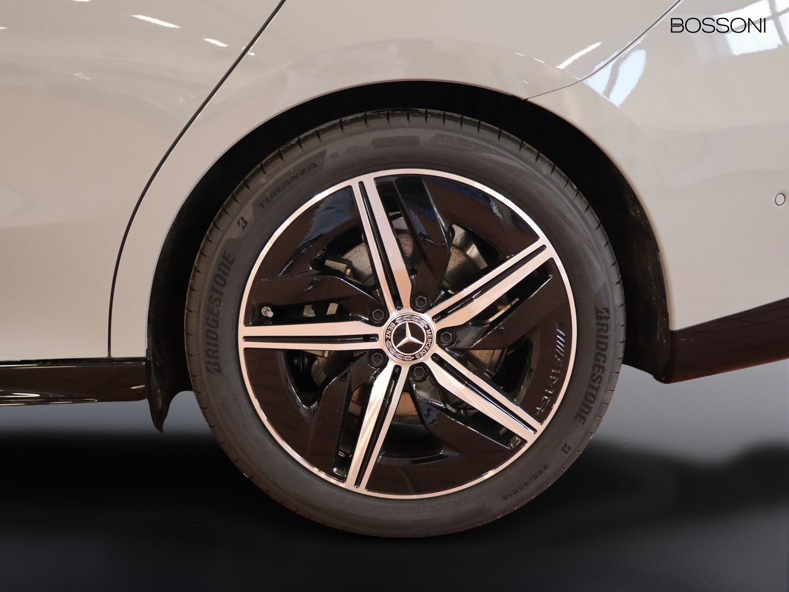 4 - Mercedes CLA 200 advanced plus 4matic auto