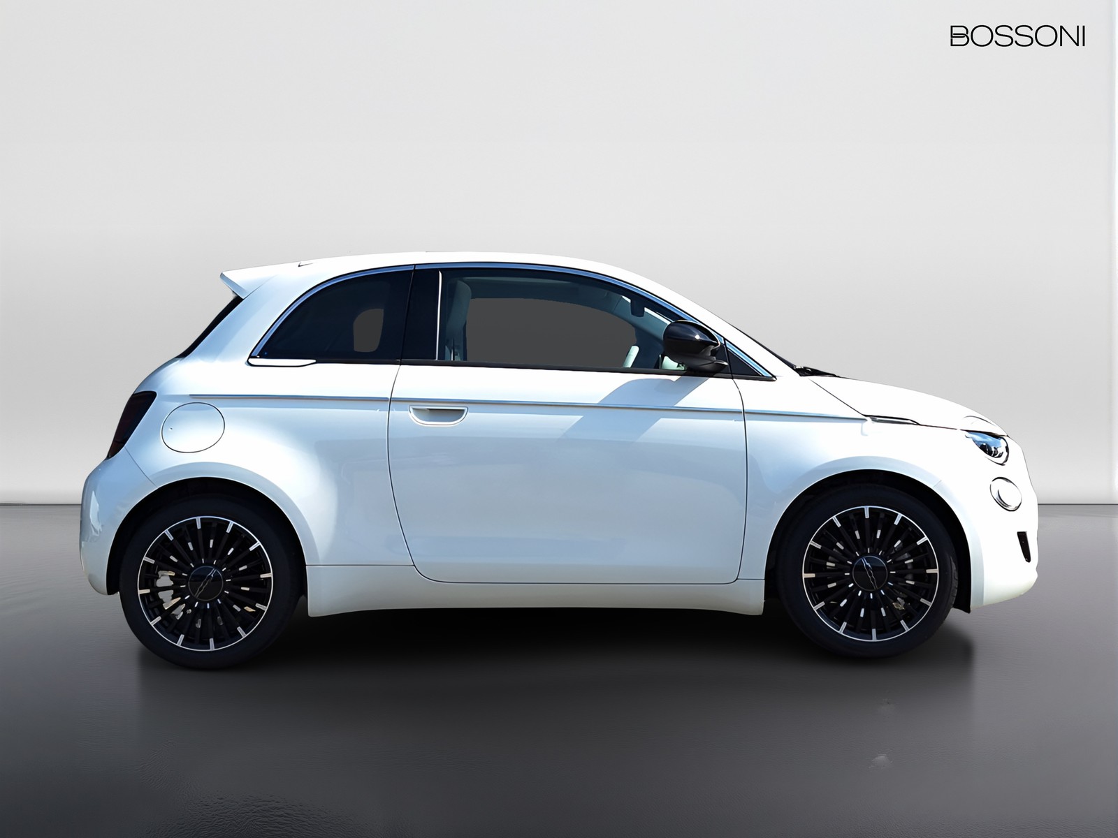 4 - Fiat 500 1.0 hybrid la prima