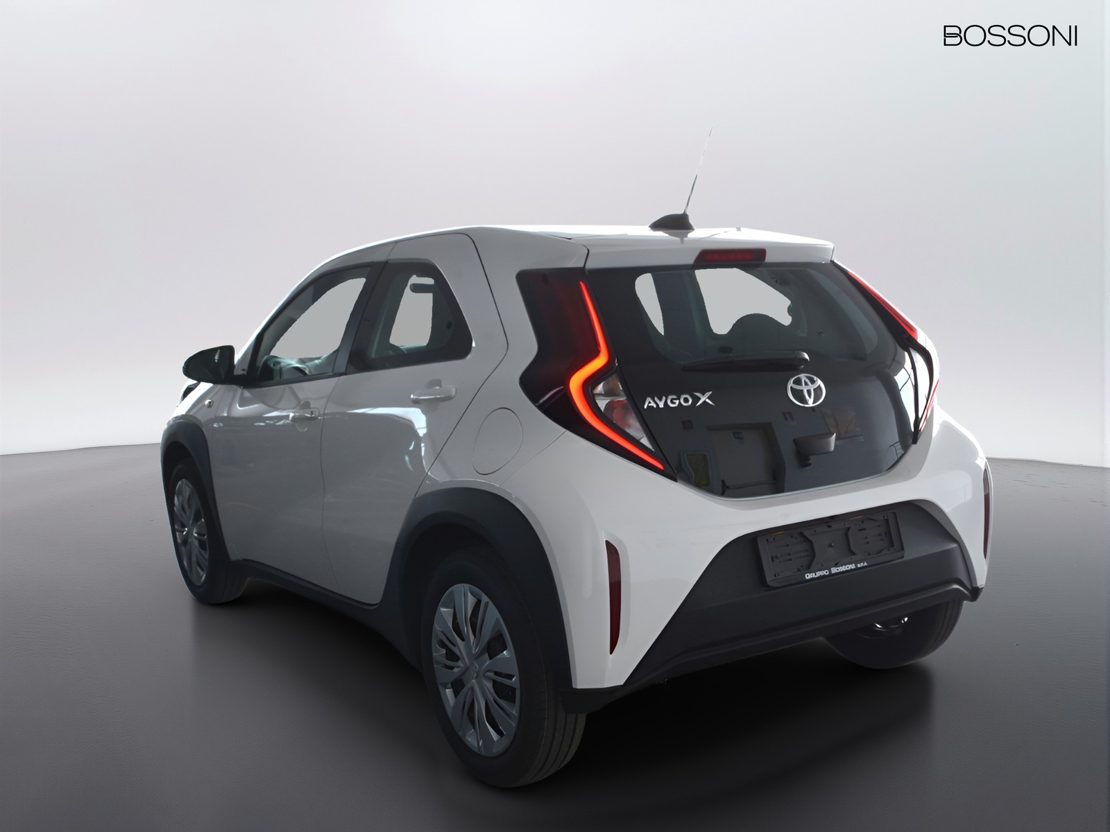 4 - Toyota Aygo x 1.0 72cv active