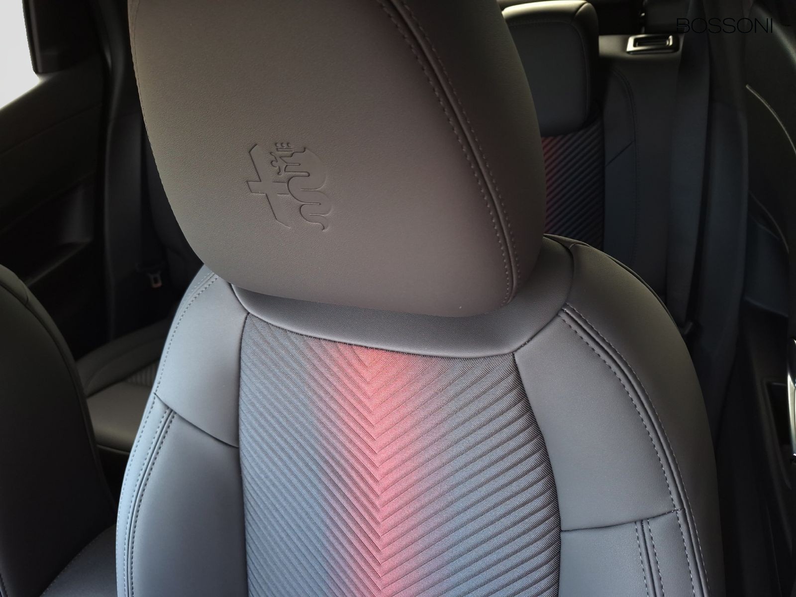 21 - Alfa Romeo Junior 1.2 hybrid 145cv ibrida ti edct6