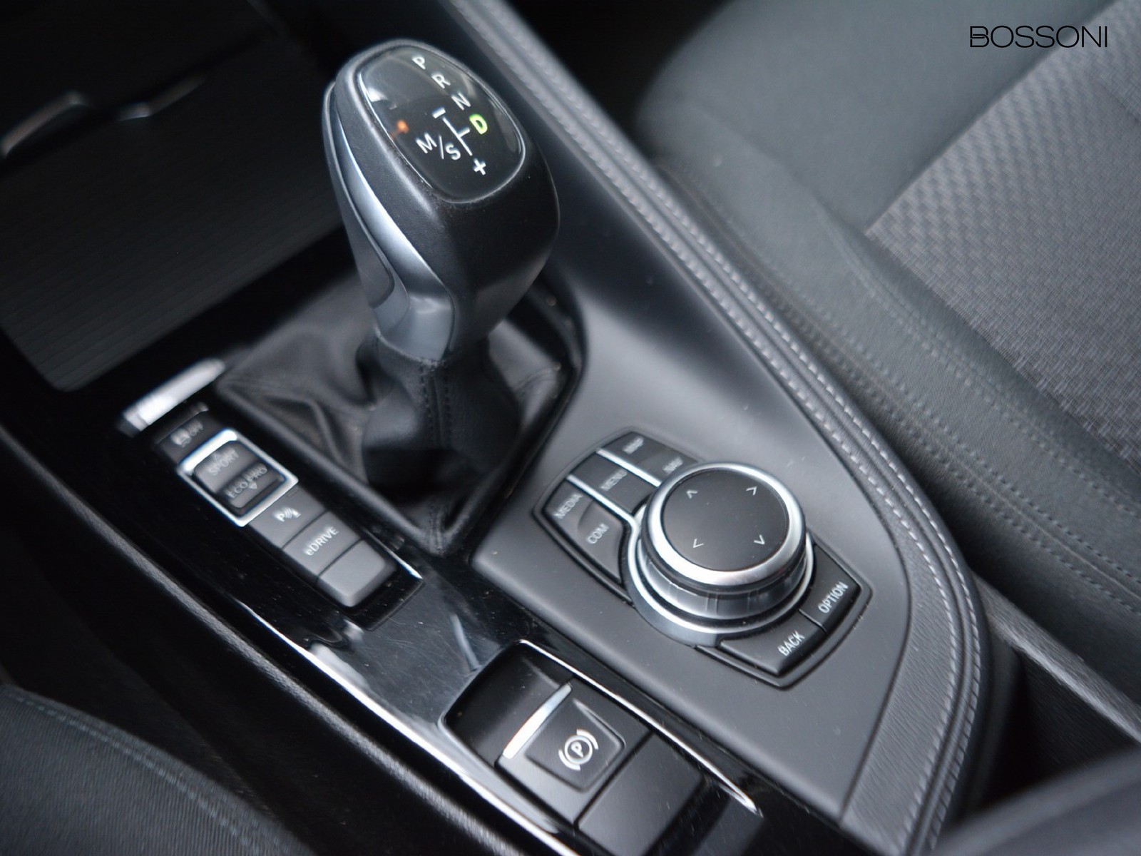 12 - BMW X2 25e xdrive business x steptronic
