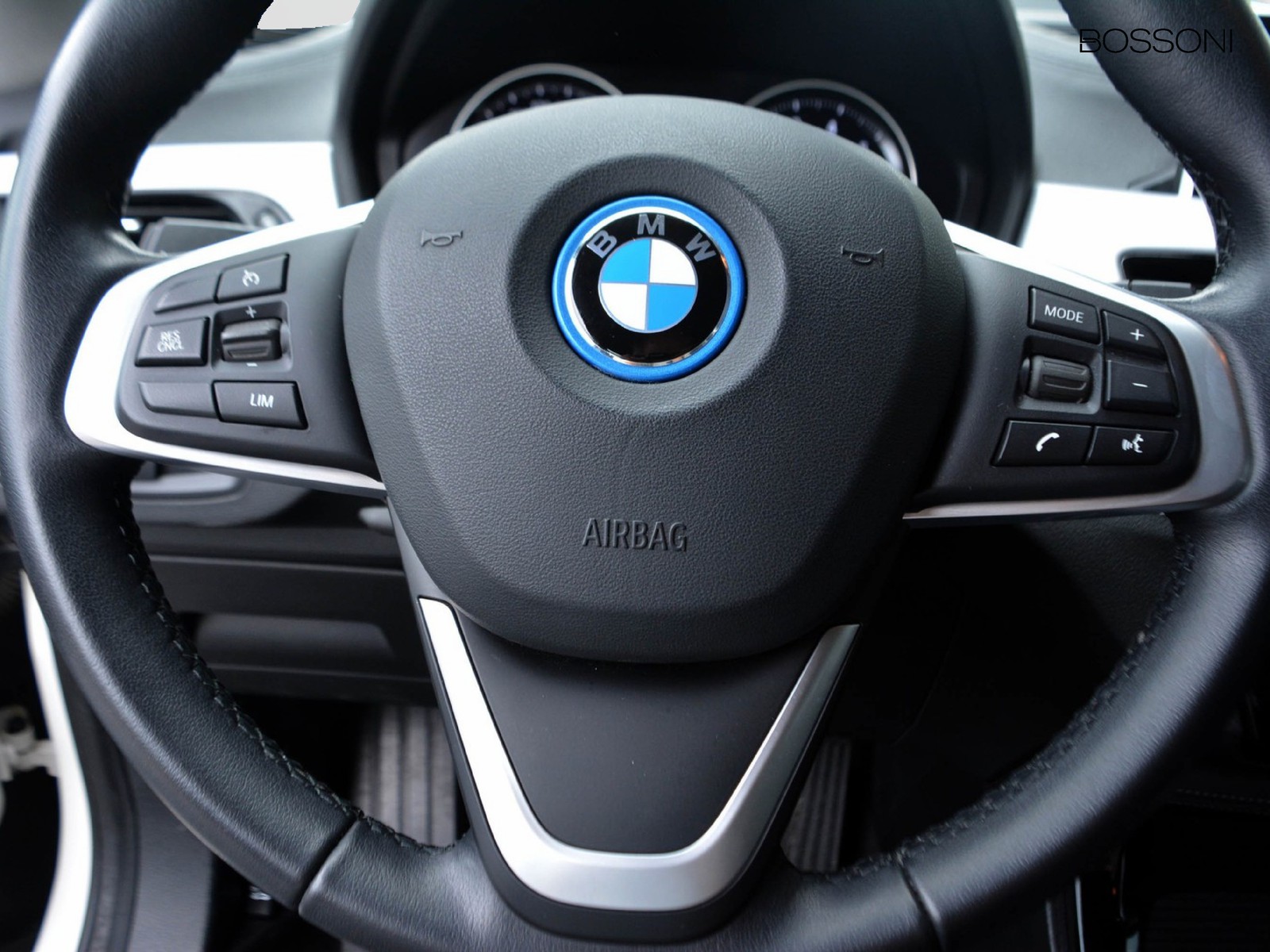 18 - BMW X2 25e xdrive business x steptronic