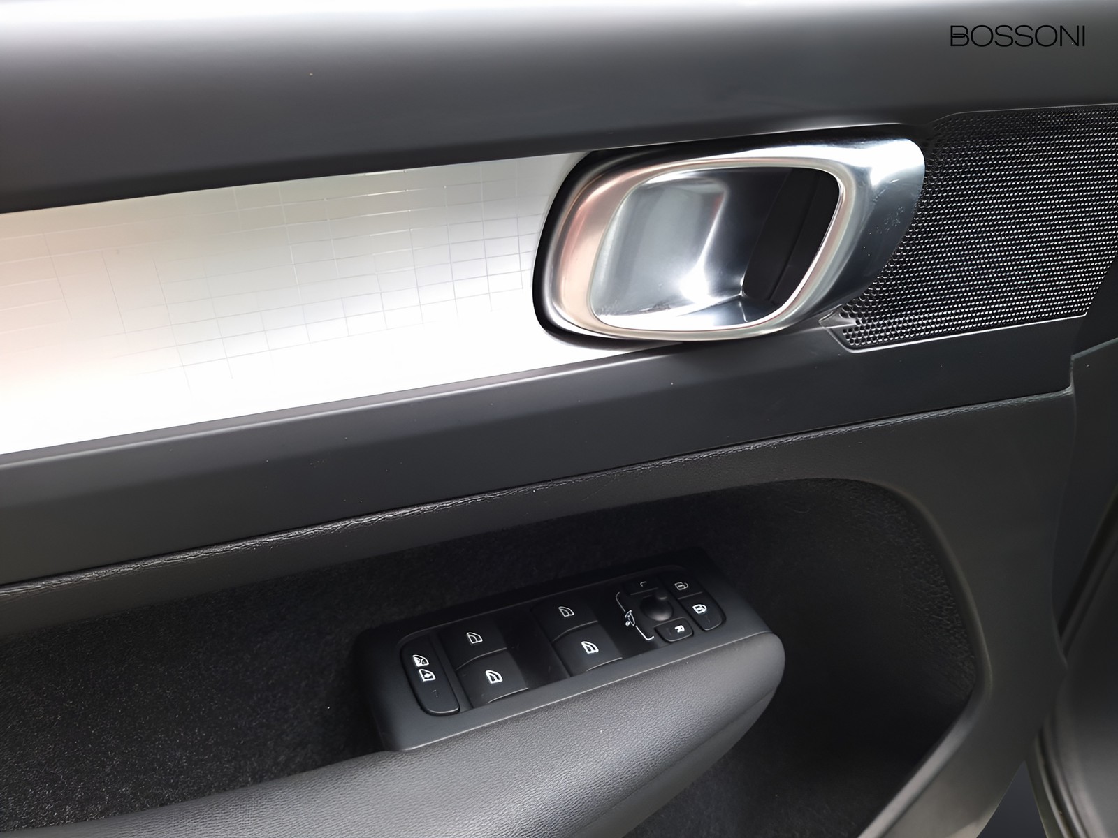 18 - Volvo XC40 1.5 t4 recharge plug-in-hybrid core automatico