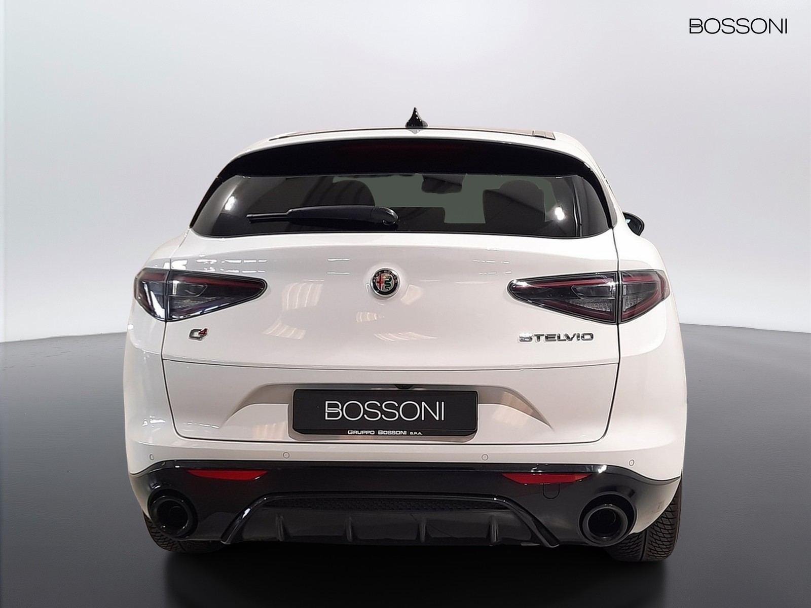 5 - Alfa Romeo Stelvio 2.2 turbo 210cv veloce q4 at8