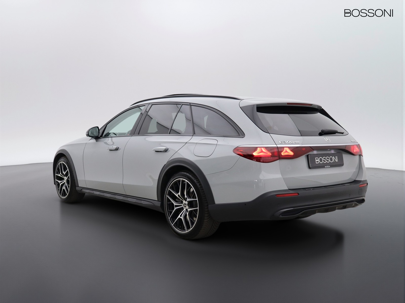5 - Mercedes Classe E station wagon all-terrain 300 de plug in hybrid premium 4matic 9g-tronic