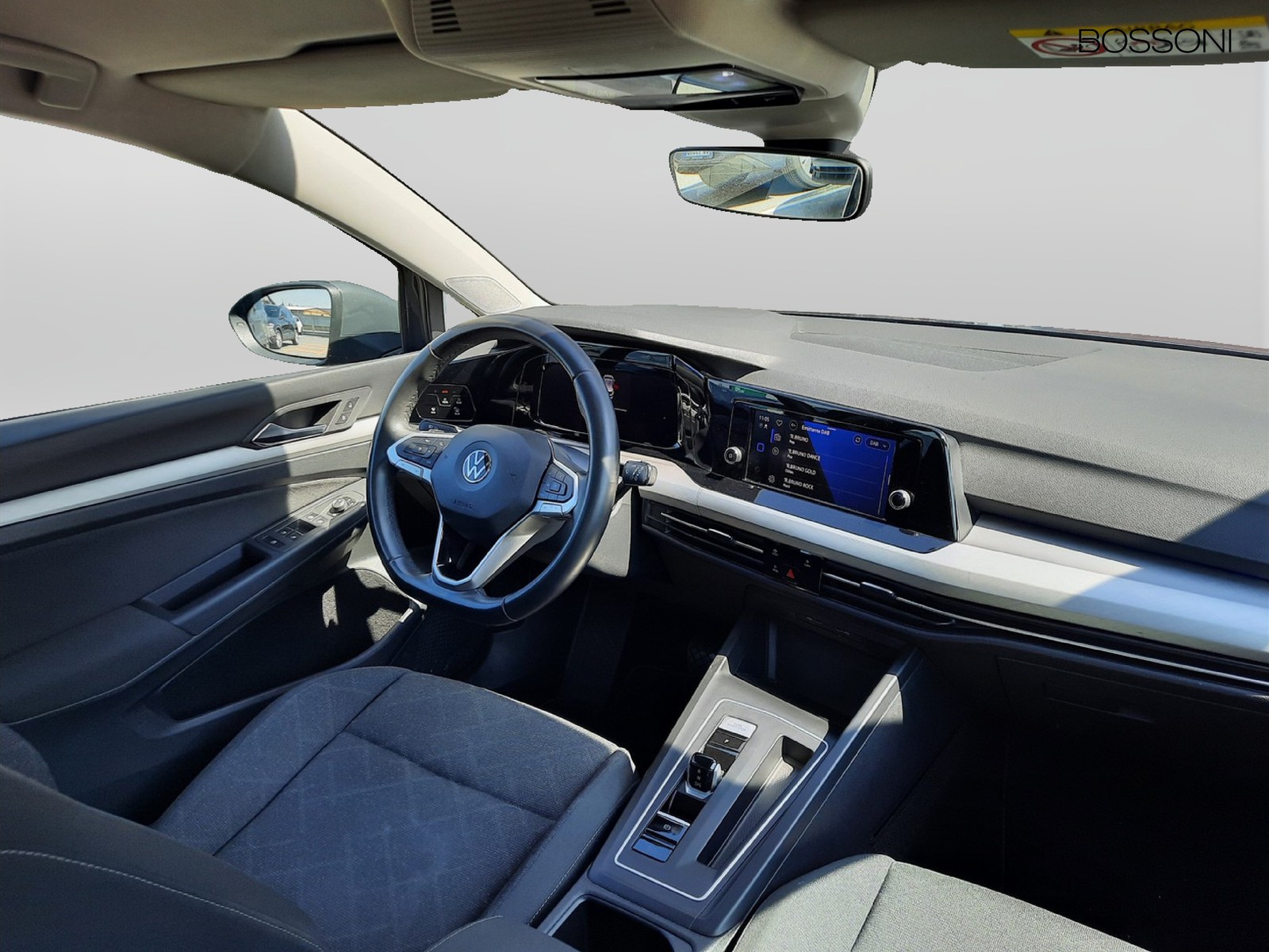 6 - Volkswagen Golf 1.0 etsi evo 110cv life dsg