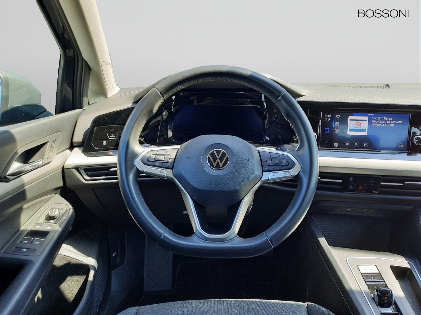 8 - Volkswagen Golf 1.0 etsi evo 110cv life dsg