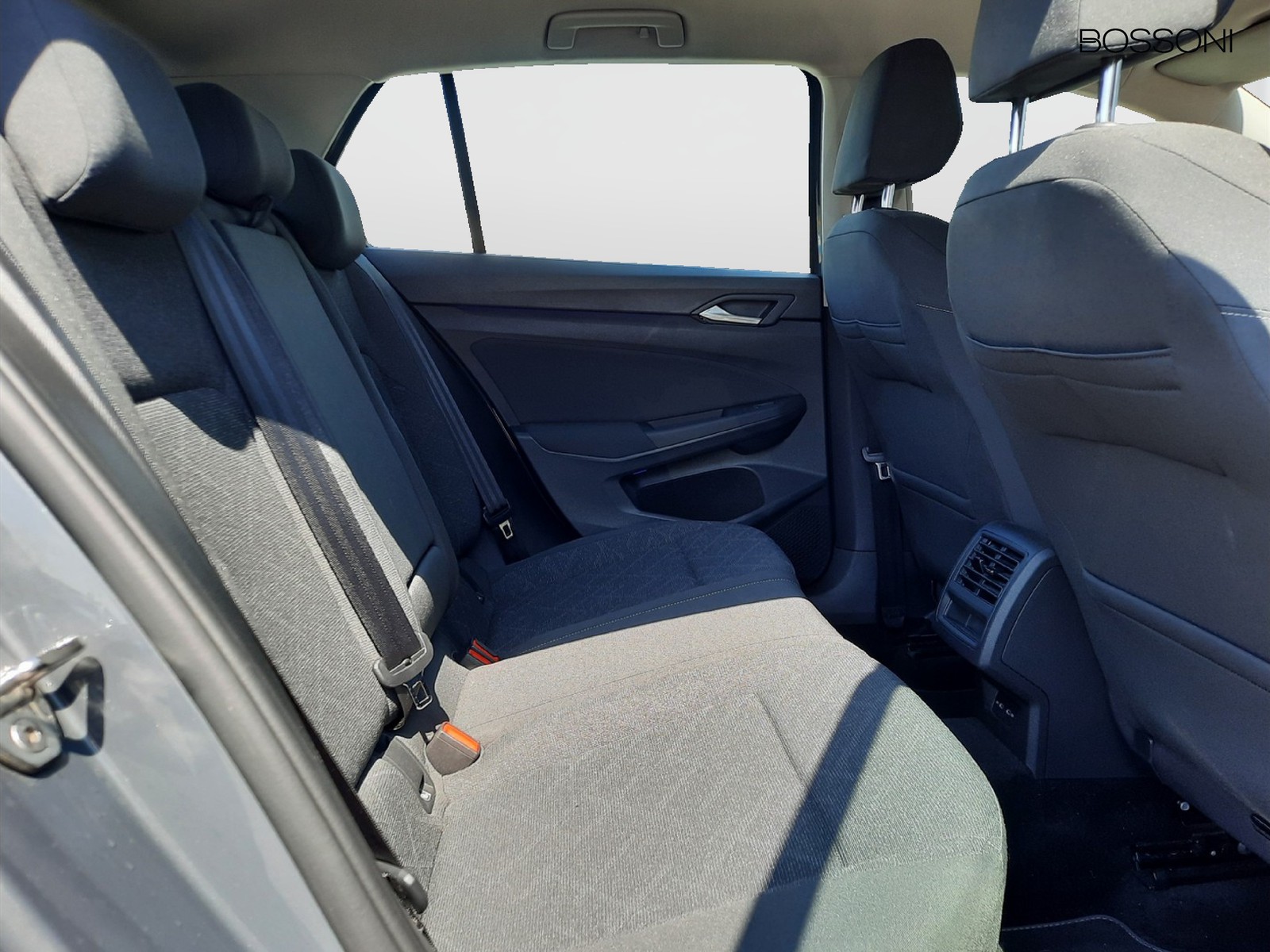 10 - Volkswagen Golf 1.0 etsi evo 110cv life dsg
