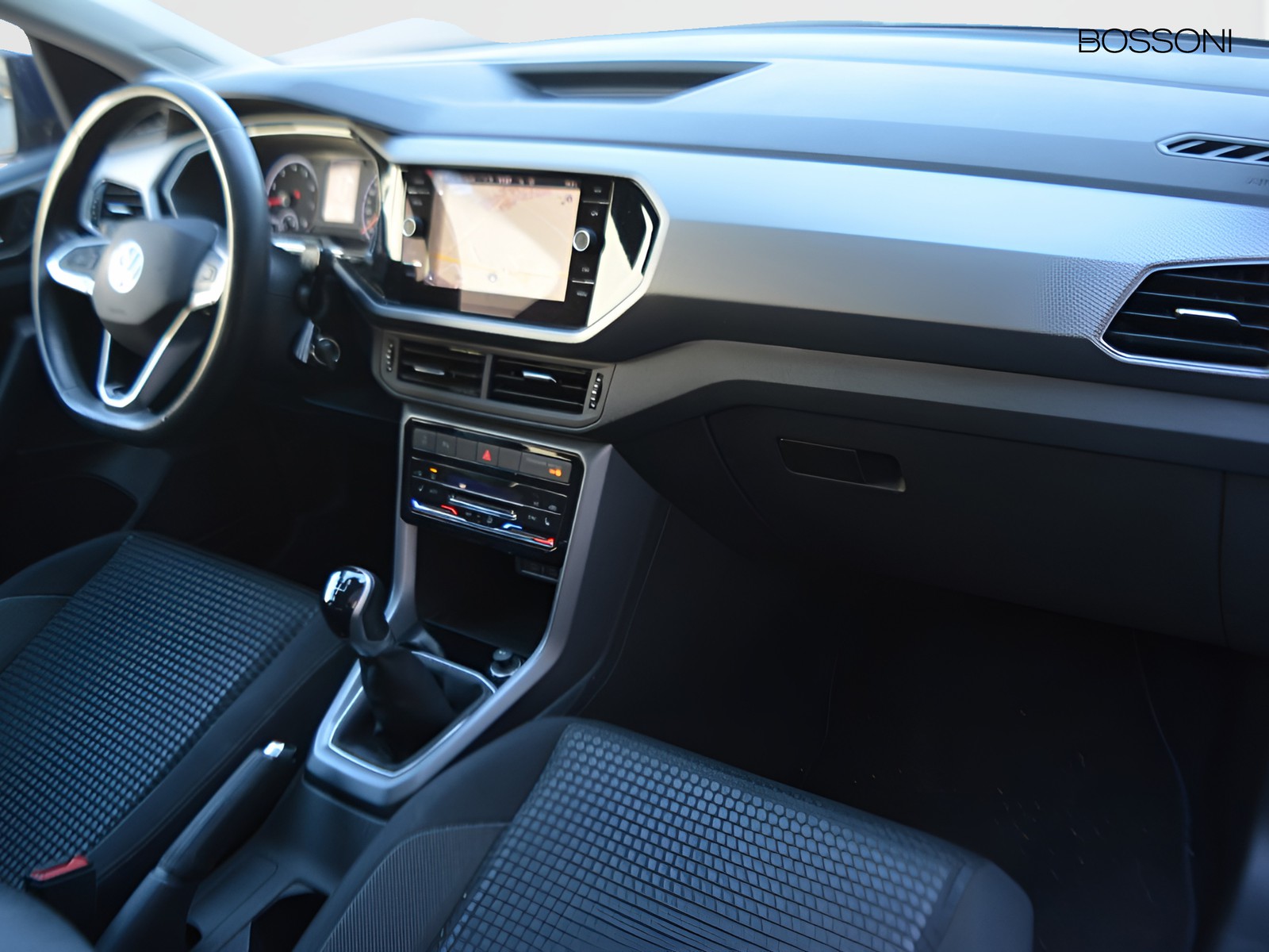 8 - Volkswagen T-Cross 1.0 tsi 95cv style