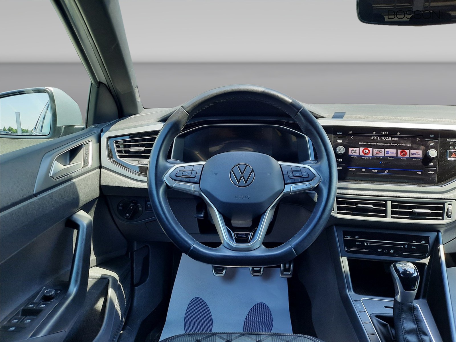 8 - Volkswagen Polo 1.0 tsi 95cv r line