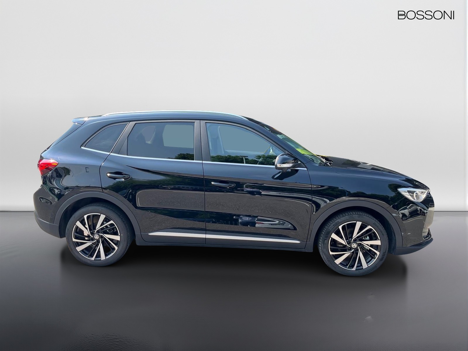 12 - Mg ZS 1.5 hybrid+ luxury auto