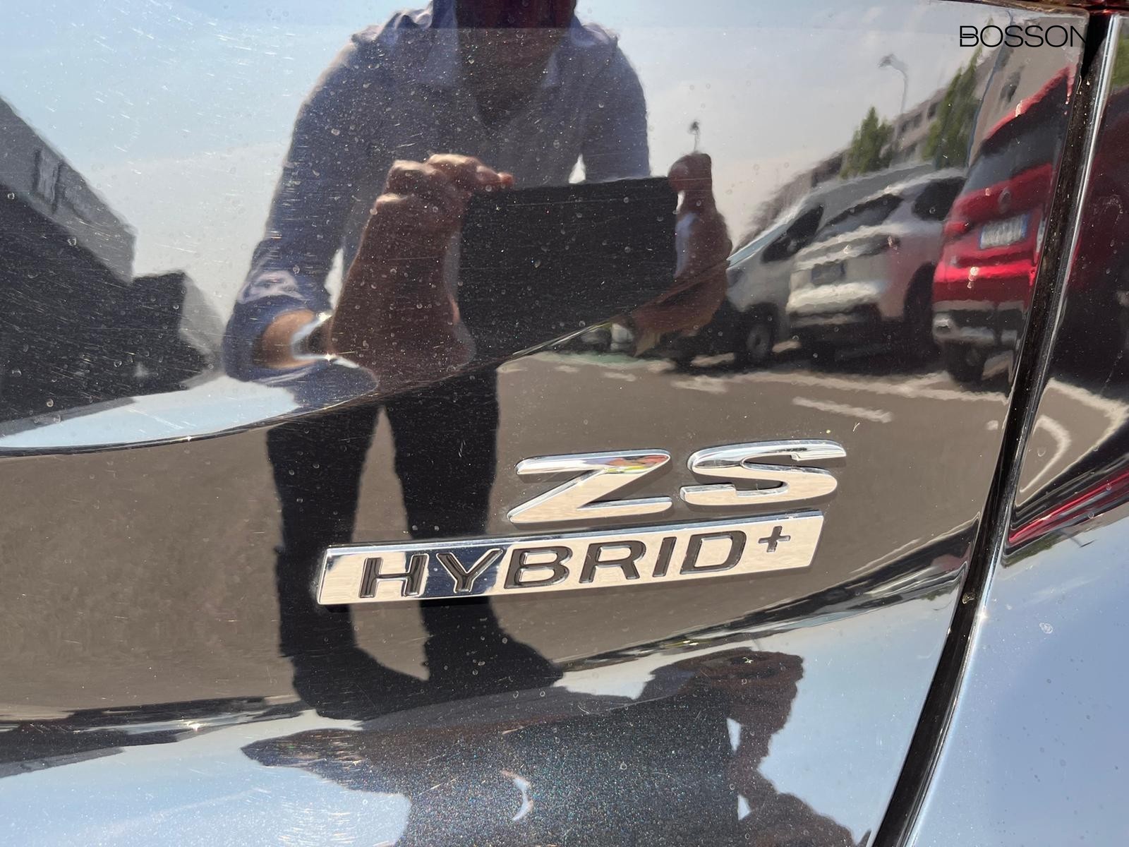 14 - Mg ZS 1.5 hybrid+ luxury auto
