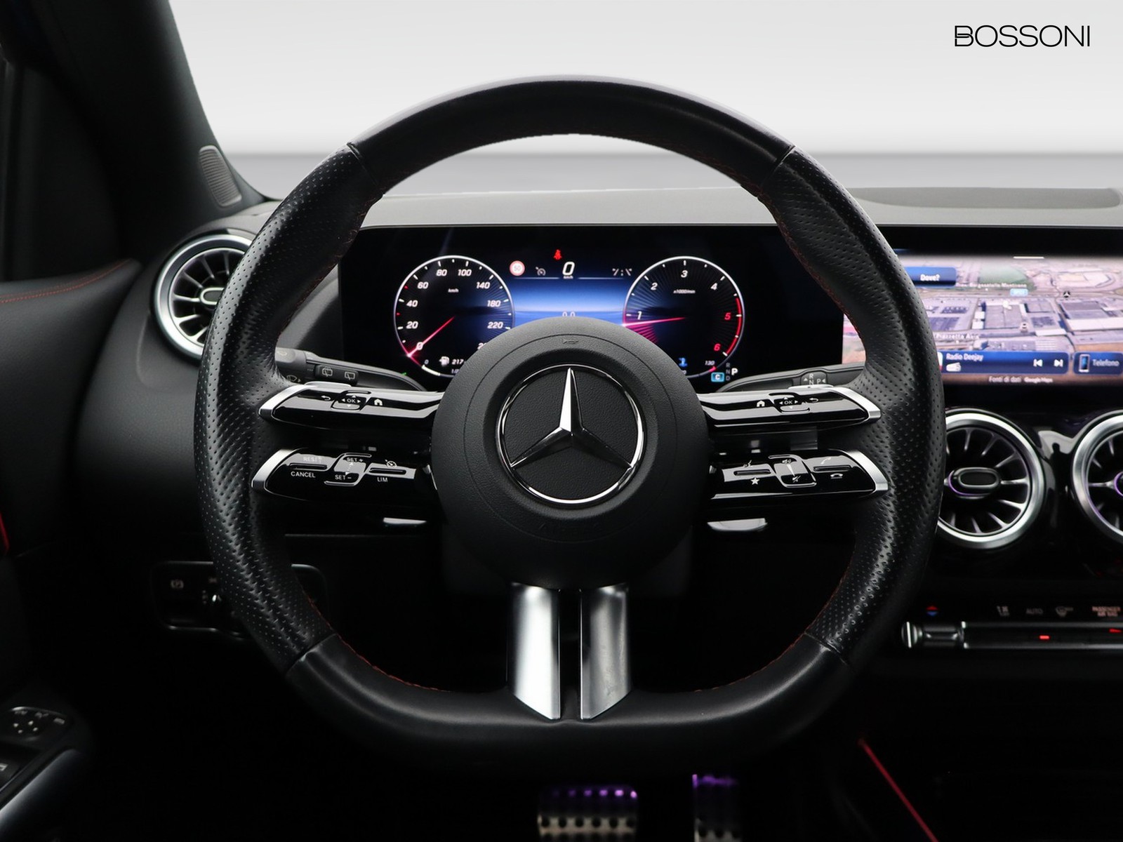17 - Mercedes GLA 200 d amg line premium 8g-dct